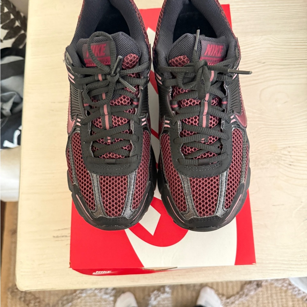 Nike Black and Pinkish Athletic Shoes. Zoom Vomero 5